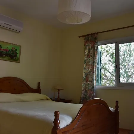 Holiday home Cozy House With Swimming Pool And 100m To Sea!