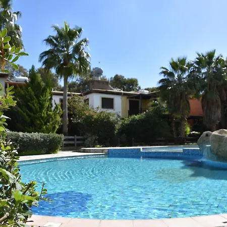 Cozy House With Swimming Pool And 100m To Sea! Larnaca