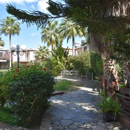 Casa de Férias Cozy House With Swimming Pool And 100m To Sea! Larnaca