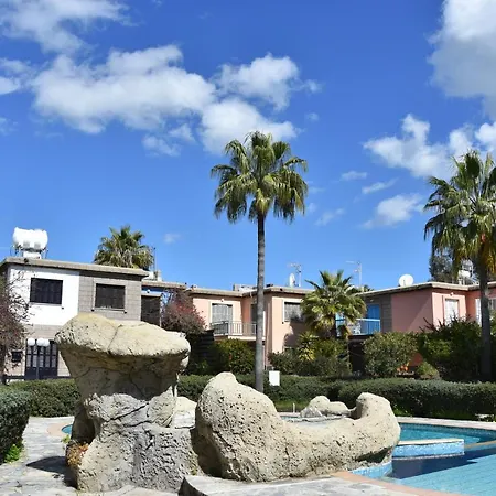 Holiday home Cozy House With Swimming Pool And 100m To Sea!